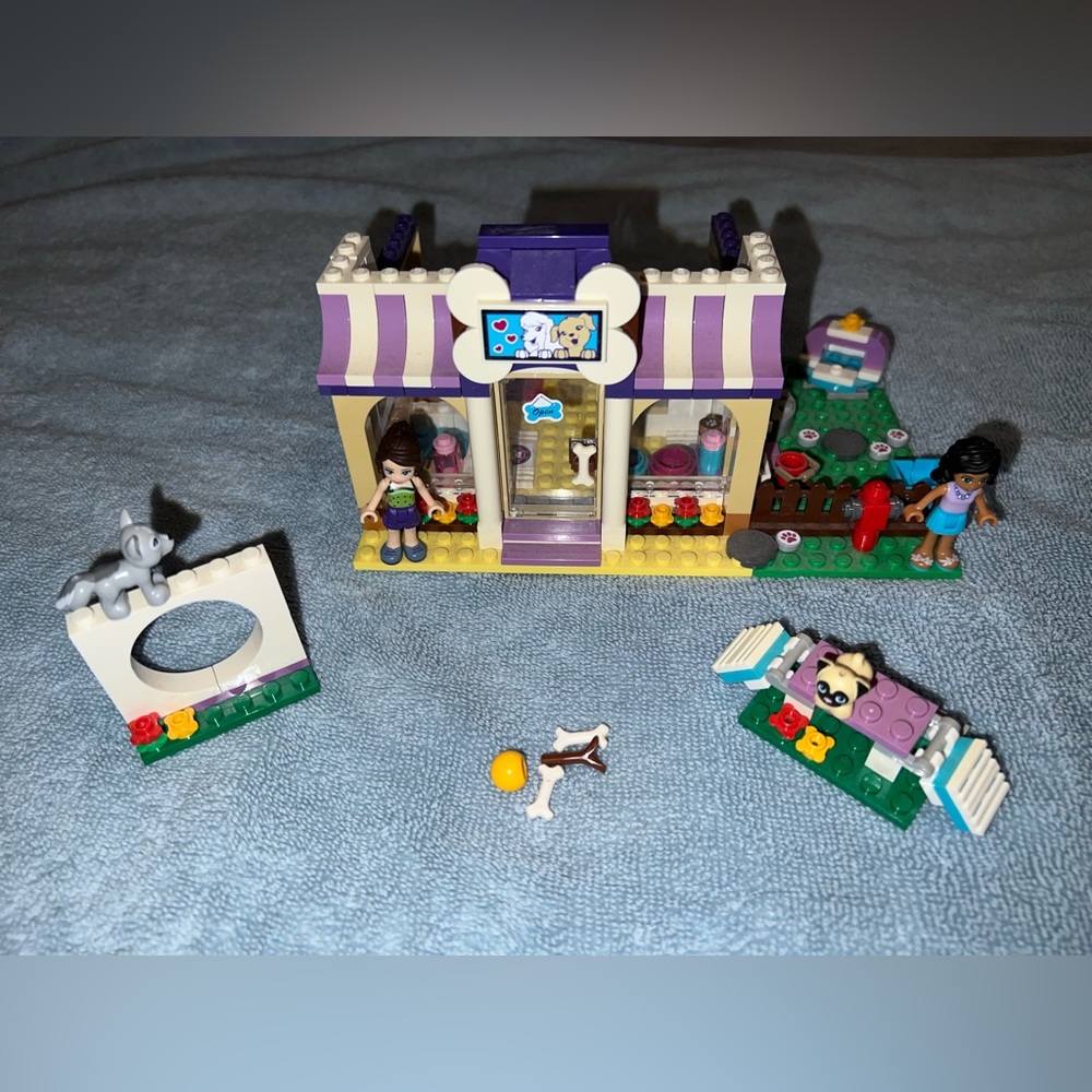 LEGO Friends Heartlake Puppy Daycare (41124) (Retired set)